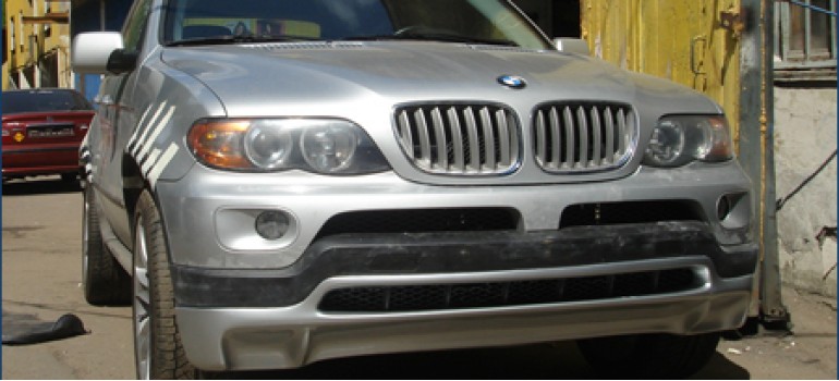 Накладка на передний бампер 4,8iS для рестайлингового BMW X5