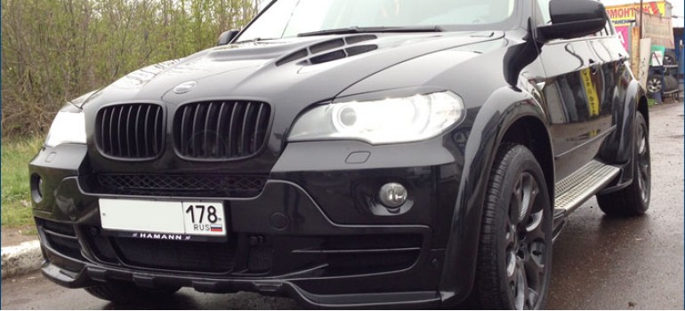 Профессиональная установка и покраска аэродинамического обвеса Хаманн Флэш ( Hamann Flash ) на БМВ ( BMW ) X5 E70