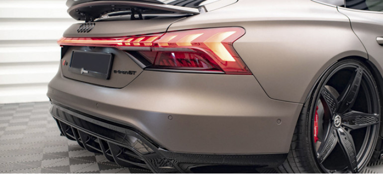 Боковые сплитеры на задний бампер Ауди (Audi) E-Tron GT RS вариант 1