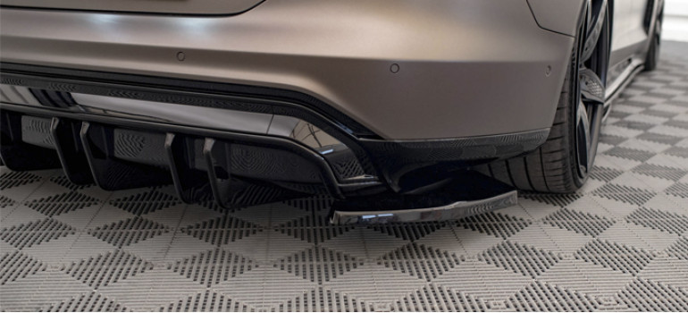 Боковые сплитеры на задний бампер Ауди (Audi) E-Tron GT RS вариант 2