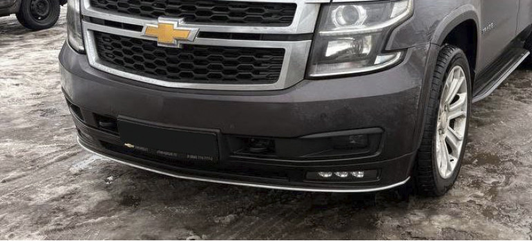 Губа переднего бампера с ДХО на Шевроле Тахо 4 (Chevrolet Tahoe 4) 2014-2020