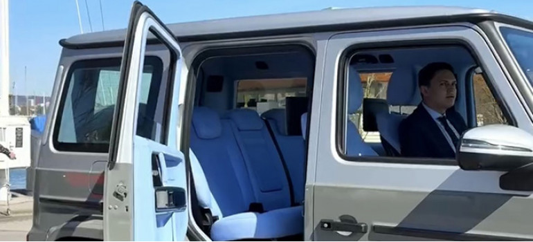Изготовление на Мерседесе (Mercedes) G открытия задних дверей против движения (как на Роллс Ройсе) Изготовление на Мерседесе (Mercedes) G открытия задних дверей против движения (как на Роллс Ройсе)