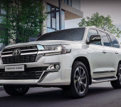 Накладка (юбка) Executive Lounge в стиле 2020+ на передний бампер Тойоты Ленд Крузер (Toyota Land Cruiser) 200 