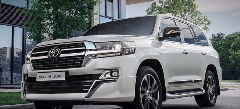 Накладка (юбка) Executive Lounge в стиле 2020+ на передний бампер Тойоты Ленд Крузер (Toyota Land Cruiser) 200 