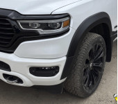 Установка наших расширителей колесных арок, брызговиков и накладок на двери на РАМ (RAM) Long Horn