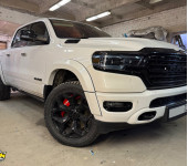 Установка расширителей колесных арок и брызговиков на РАМ (RAM) 1500  2018 года