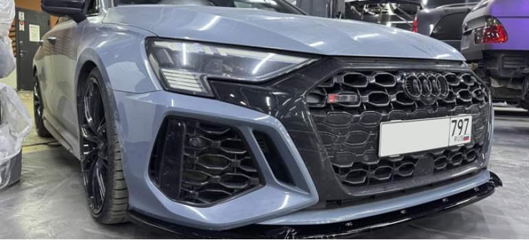 Установка губы переднего бампера и спойлера на багажник на Ауди (Audi) RS3
