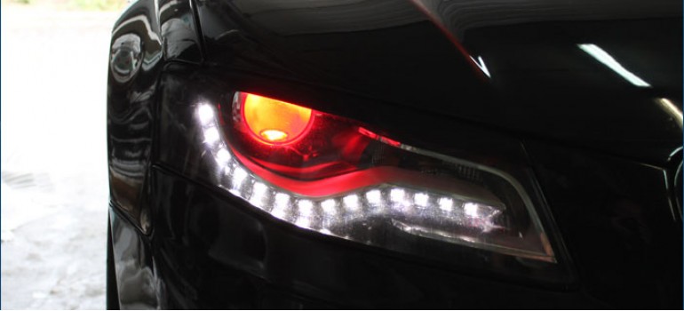 Установка красной подсветки в линзах фар на Ауди (Audi) A4