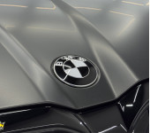Оклейка черной матовой полиуретановой пленкой кузова БМВ (BMW) G60 5 series