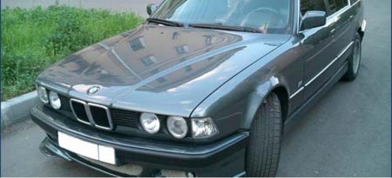 Установка аэродинамического обвеса на BMW 735 E32