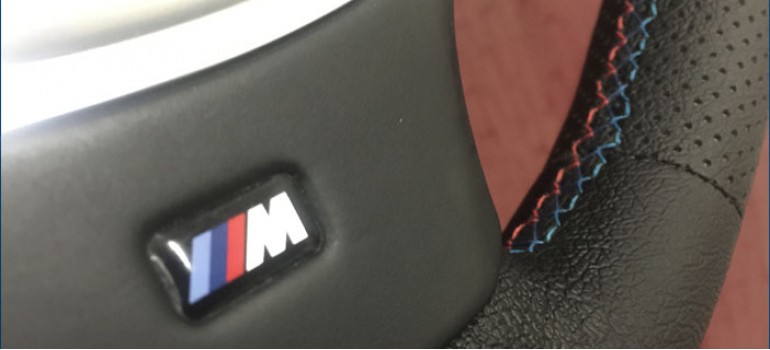 Перетяжка руля на БМВ (BMW) 5 серии в кузове F10 с М-очным швом