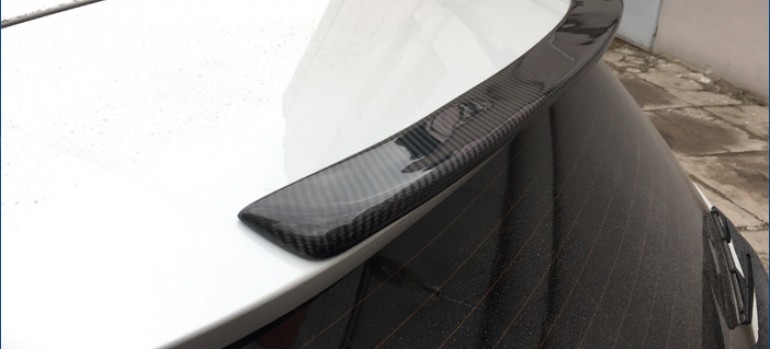 Установка карбонового спойлера на заднюю дверь БМВ (BMW) X5 F15