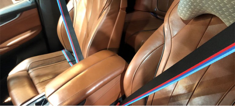 Установка ремней безопасности с М триколором на БМВ (BMW) X5 F15