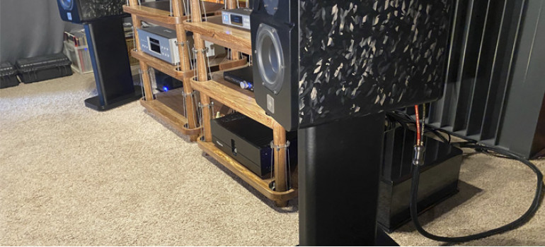 Ламинация кованным карбоном корпусов колонок Hi-End акустики