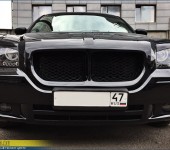 Установка тюнинг-решетки и изготовление ресниц на фары на Додж Магнум (Dodge Magnum)