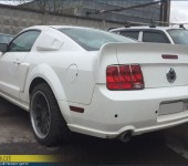 Подгонка и установка спойлера на багажник на Ford Mustang