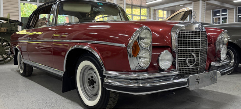 Пошив новой складной крыши (тента кабриолета) на Мерседесе (Mercedes) 220 W111 1965 г.в.