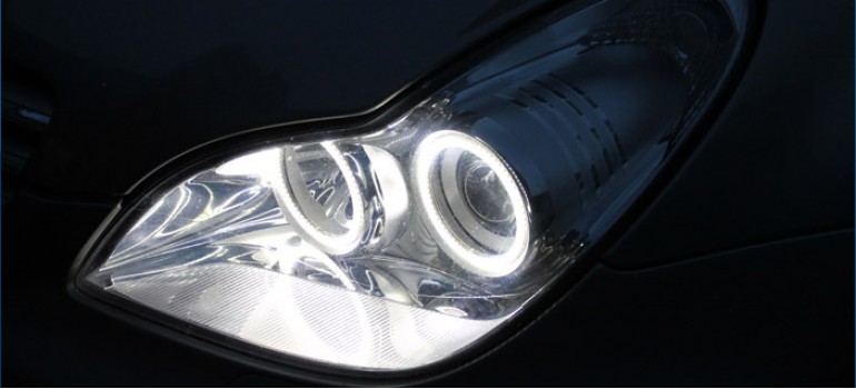 Установка суперярких светодиодных Ангельских Глазок ( Angel Eyes ) SMD в фары Мерседеса ( Mercedes ) CLS W219
