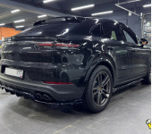 Установка сплиттеров под пороги и диффузора заднего бампера на Порше Кайенн (Porsche Cayenne) Coupe