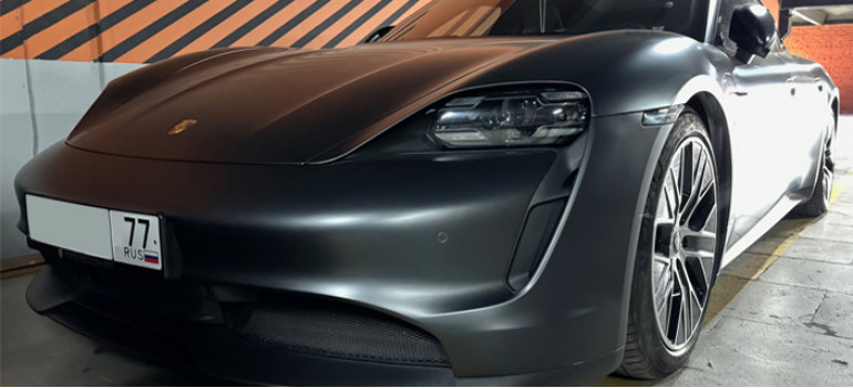 Оклейка матовой полиуретановой антигравийной защитной пленкой Порше Тайкан (Porsche Taycan)