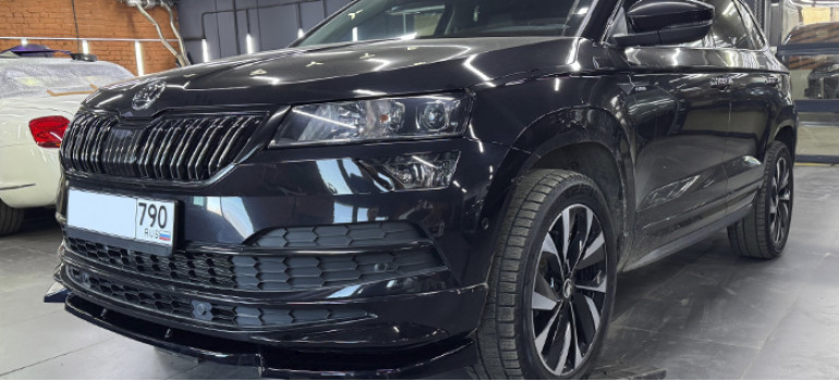 Установка накладки переднего бампера на Шкода Карог (Skoda Karoq) Установка накладки переднего бампера на Шкода Карог (Skoda Karoq)