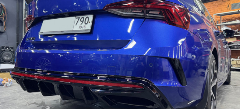 Установка диффузора заднего бампера на Шкоду Октавия РС (Skoda Octavia RS) Установка диффузора заднего бампера на Шкоду Октавия РС (Skoda Octavia RS)