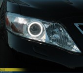 Установка сверхъярких светодиодных Ангельских Глазок (Angel Eyes) SMD в фары Тойоты Камри (Toyota Camry)