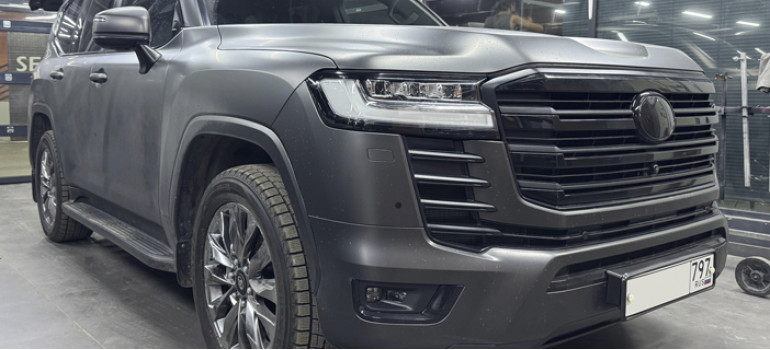 Установка пружин для занижения (-50мм) на заднюю ось и новых рейлингов на крышу Тойоты Ленд Крузер (Toyota Land Cruiser) 300