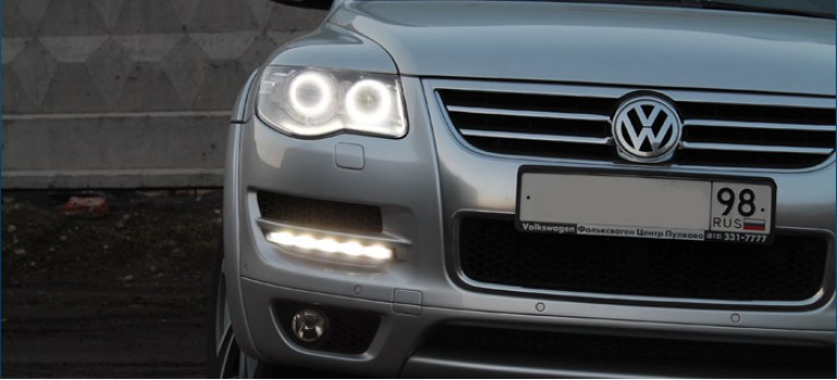 Установка супер-ярких Ангельских Глазок ( Angel Eyes ) SMD в фары Фольксвагена Туарега ( Volkswagen Touareg ).
