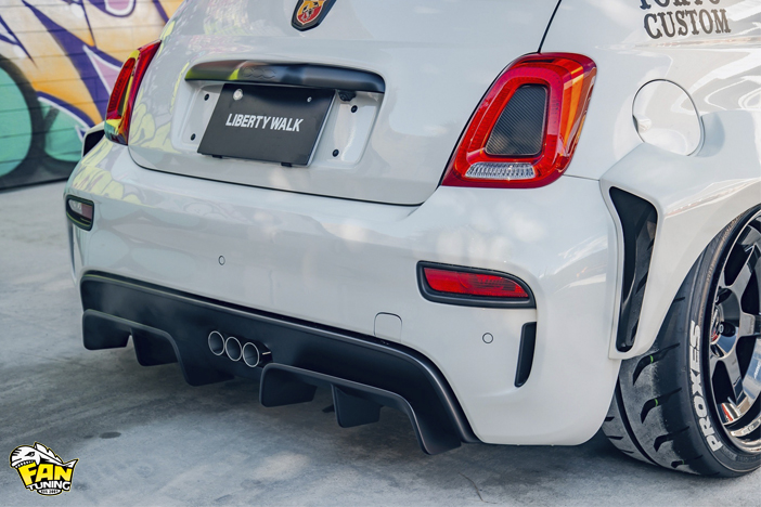 Аэродинамический обвес в стиле Рокет Банни на Абарт (Abarth) 500 от японского тюнингателье Liberty Walk