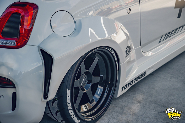 Аэродинамический обвес в стиле Рокет Банни на Абарт (Abarth) 500 от японского тюнингателье Liberty Walk