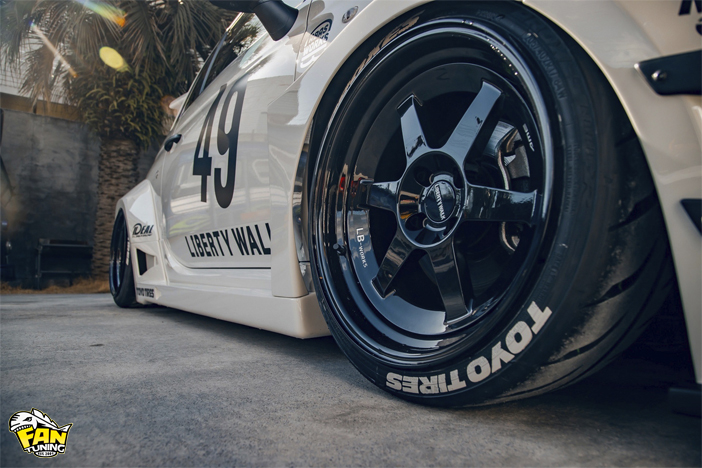 Аэродинамический обвес в стиле Рокет Банни на Абарт (Abarth) 500 от японского тюнингателье Liberty Walk