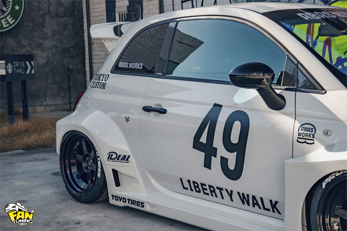 Аэродинамический обвес в стиле Рокет Банни на Абарт (Abarth) 500 от японского тюнингателье Liberty Walk