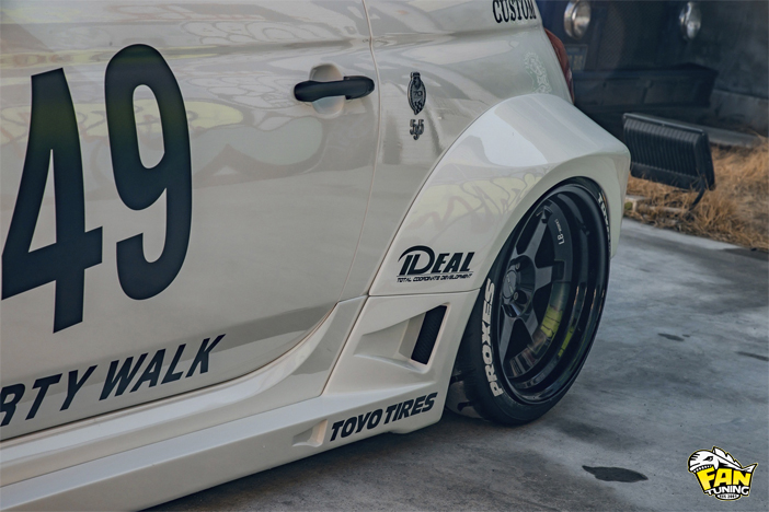 Аэродинамический обвес в стиле Рокет Банни на Абарт (Abarth) 500 от японского тюнингателье Liberty Walk