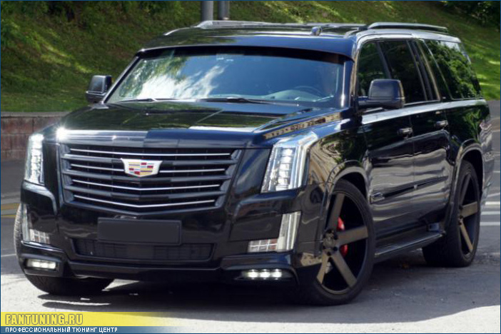 Козырек на лобовое стекло с эффектом визуального занижения на Cadillac Escalade