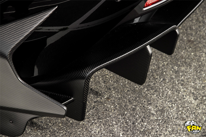 Аэродинамический обвес на Макларен (Mclaren) 720S от японского тюнинг-ателье Liberty Walk