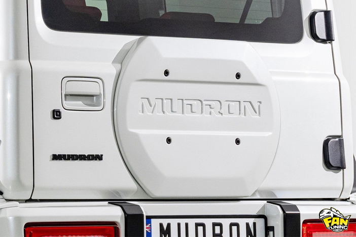 Аэродинамический обвес Mudron на Suzuki Jimny 5 дверей в стиле Mercedes G63 Brabus от японского тюнинг-ателье Aimgain