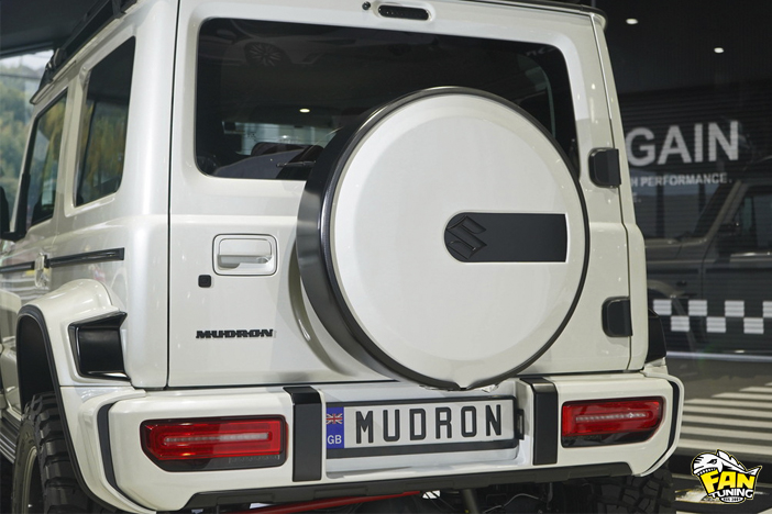 Аэродинамический обвес Mudron на Suzuki Jimny 5 дверей в стиле Mercedes G63 Brabus от японского тюнинг-ателье Aimgain