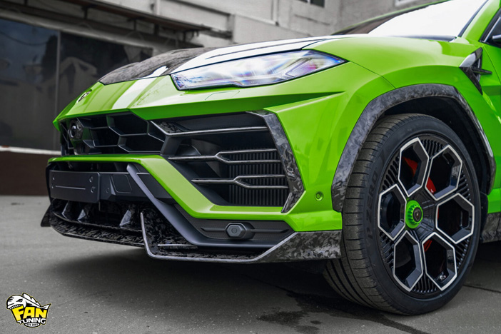 Карбоновая губа (спойлер) на передний бампер Ламборгини Урус (Lamborghini Urus)