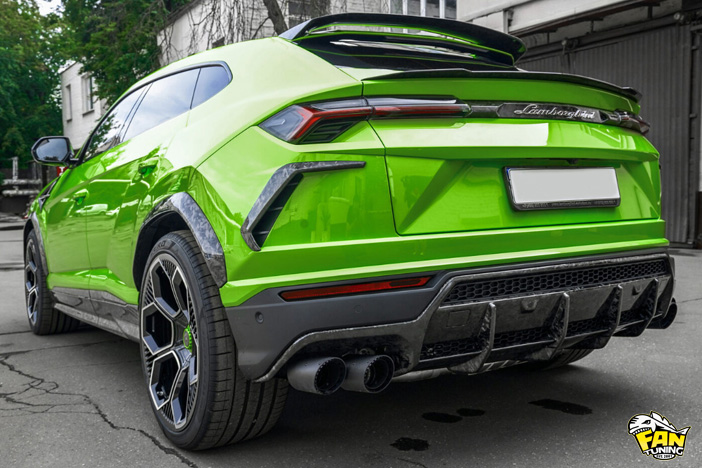 Карбоновый диффузор на задний бампер Ламборгини Урус (Lamborghini Urus)