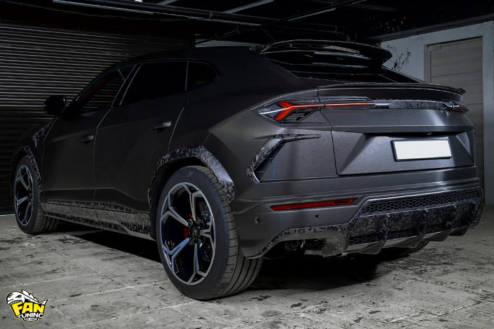 Карбоновые накладки на пороги на Ламборгини Урус (Lamborghini Urus)