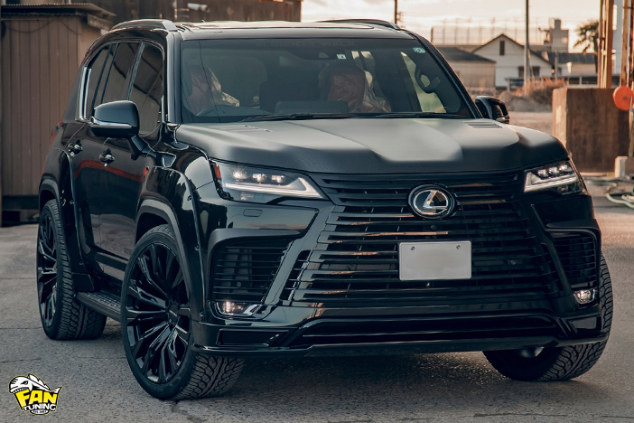 Аэродинамический обвес от японского тюнинг ателье Liberty Walk на новый Лексус (Lexus) LX600 LX500d