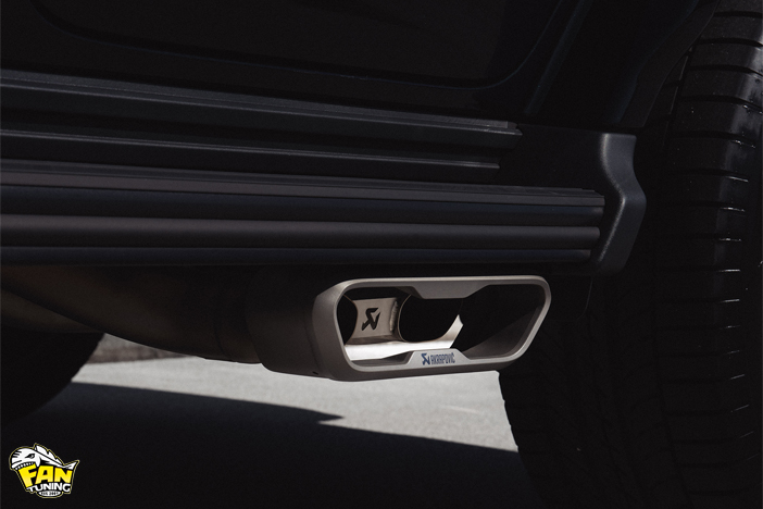 Оригинальная выхлопная система Акрапович (Akrapovic) на Мерседес (Mercedes) G63 W463a