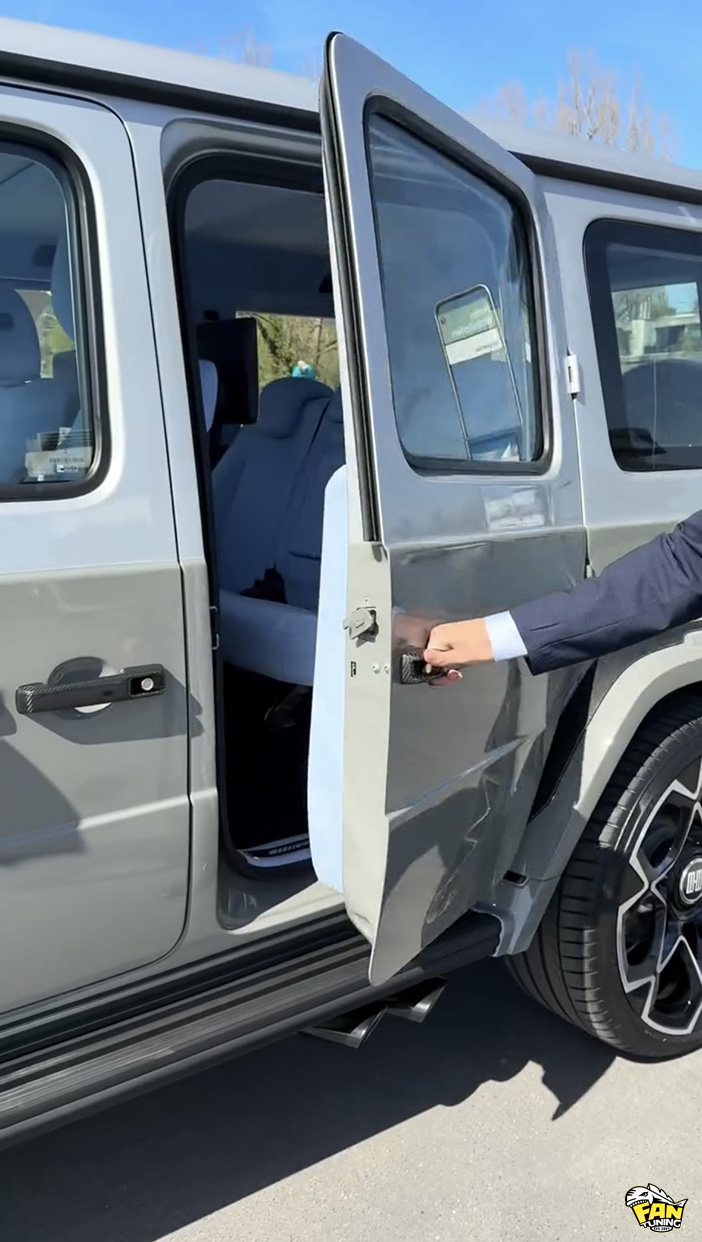 Изготовление на Мерседесе (Mercedes) G открытия задних дверей против движения (как на Роллс Ройсе)