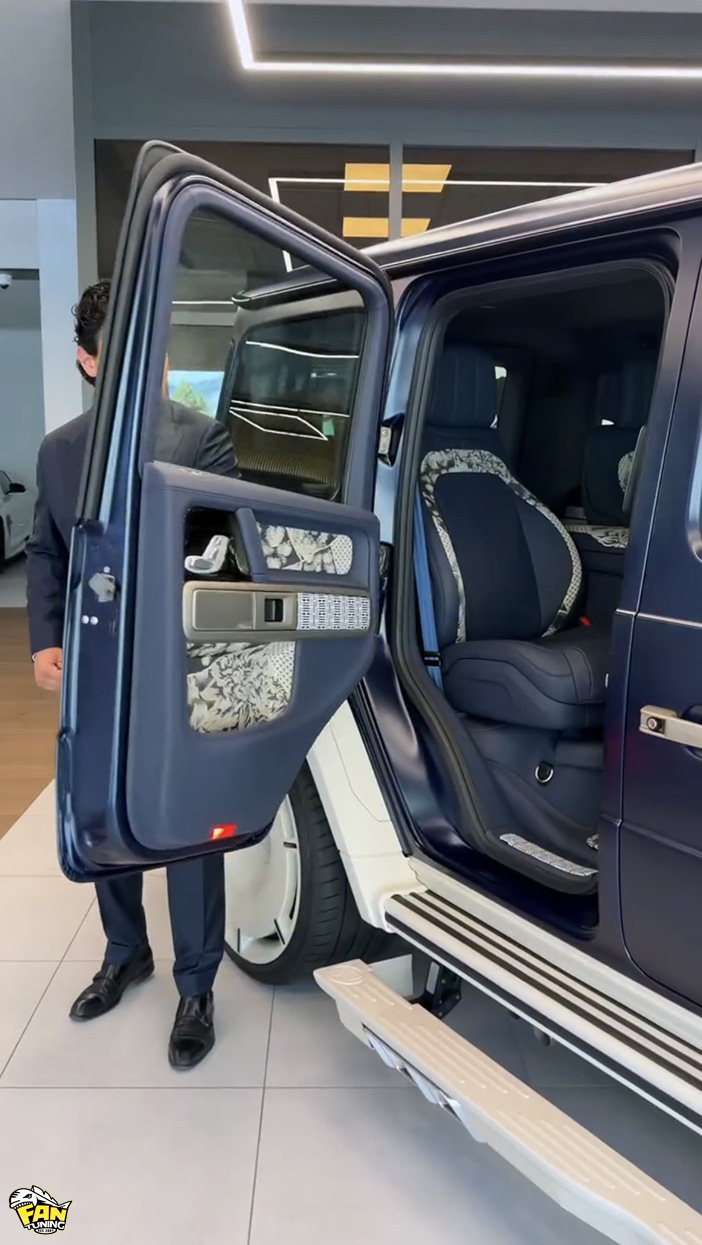 Изготовление на Мерседесе (Mercedes) G открытия задних дверей против движения (как на Роллс Ройсе)