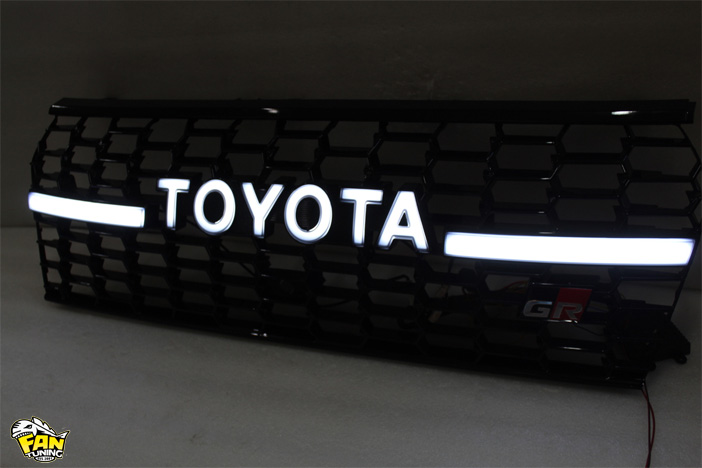 Решетка радиатора GR с подсветкой и повторителями поворотов на Toyota Land Cruiser Prado 150 2018+