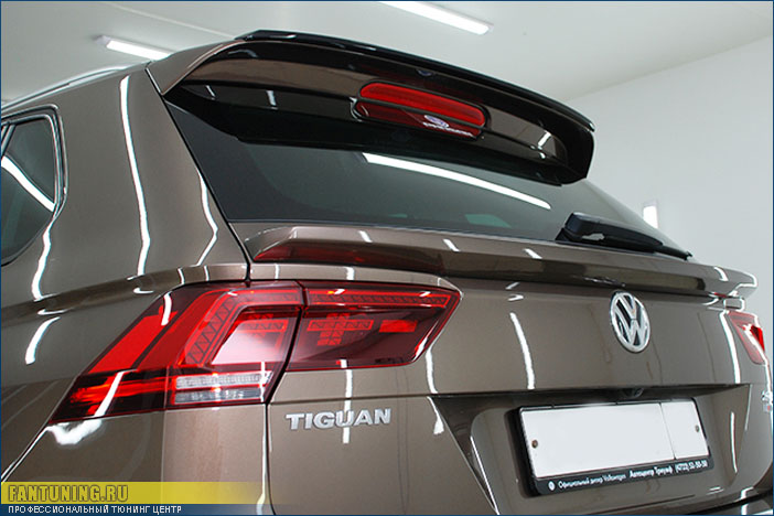 Спойлер под стекло задней двери на Фольксваген Тигуан (Volkswagen Tiguan) MK2