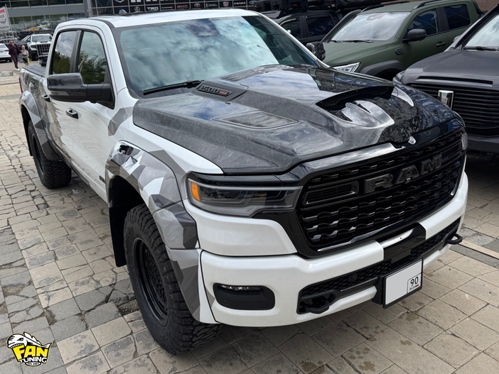 Изготовление карбонового капота в стиле TRX на RAM 1500
