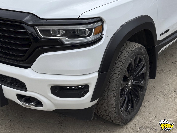 Установка наших расширителей колесных арок, брызговиков и накладок на двери на РАМ (RAM) Long Horn