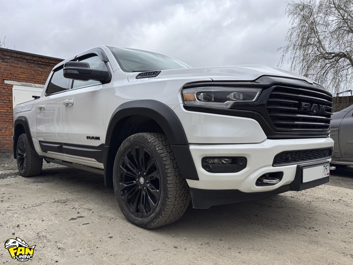 Установка наших расширителей колесных арок, брызговиков и накладок на двери на РАМ (RAM) Long Horn